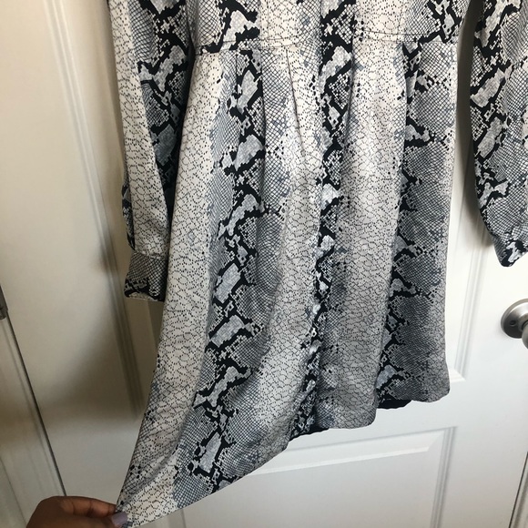 100% Silk Snakeskin print long sleeve mini dress - Picture 10 of 12